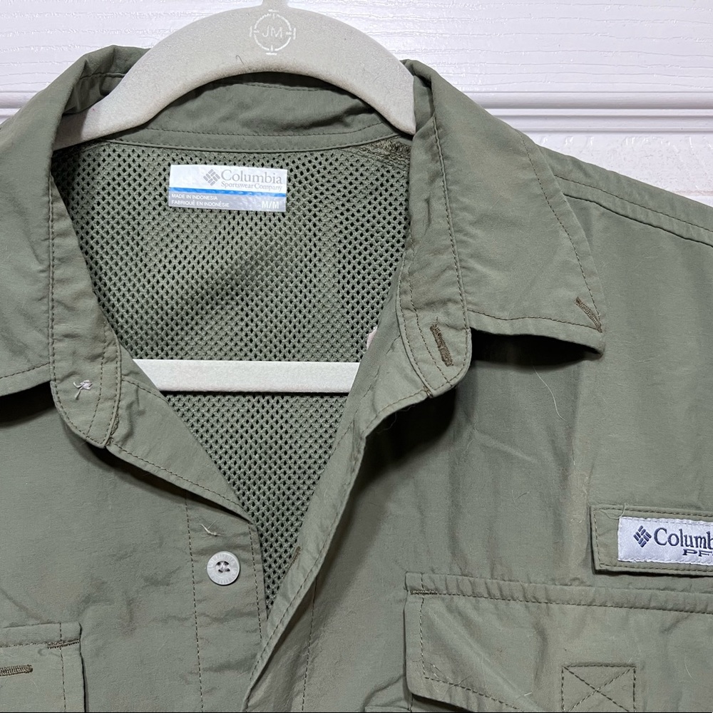 Columbia PFG Olive green shirt size medium.